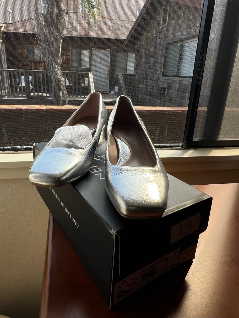 Brand New Naturalizer Genuine Leather Silver Metallic Square-Toe Shoes